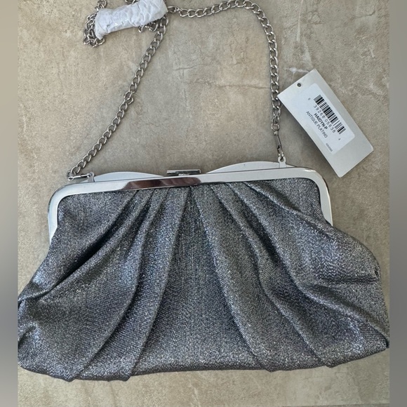 Nina pleated clutch bag - Picture 9 of 15